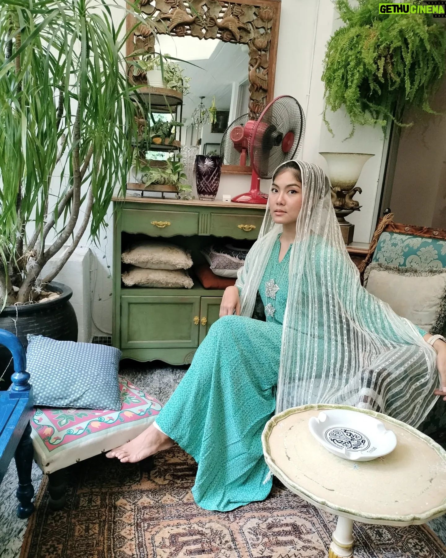 Ruzana Ibrahim - 1.2K Likes - Bismillahimasyaallah.
Found something to match with my ocean & sky. Everything vintage (almost) in honor of nenek & mama. Al fatihah 🩵
