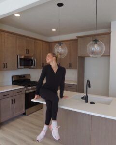 Rylee Arnold Instagram - OFFICIALLY A HOME OWNER✨🏡❤️‍🔥 feeling so so grateful 🥹