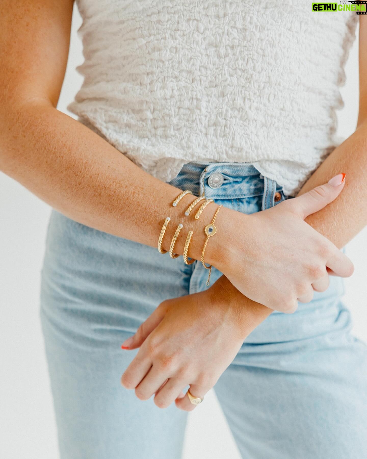 Rylee Arnold Instagram - @davidyurman The perfect gift to celebrate your achievements this year. Check out the David Yurman Cable collection at the link in my stories! #DYCable #DYPartner #DYGraduation