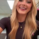 Rylee Arnold Instagram - #RedkenPartner Three things I do to keep my hair healthy on tour! @redken #AcidicBondingConcentrate #ABC5MinMask