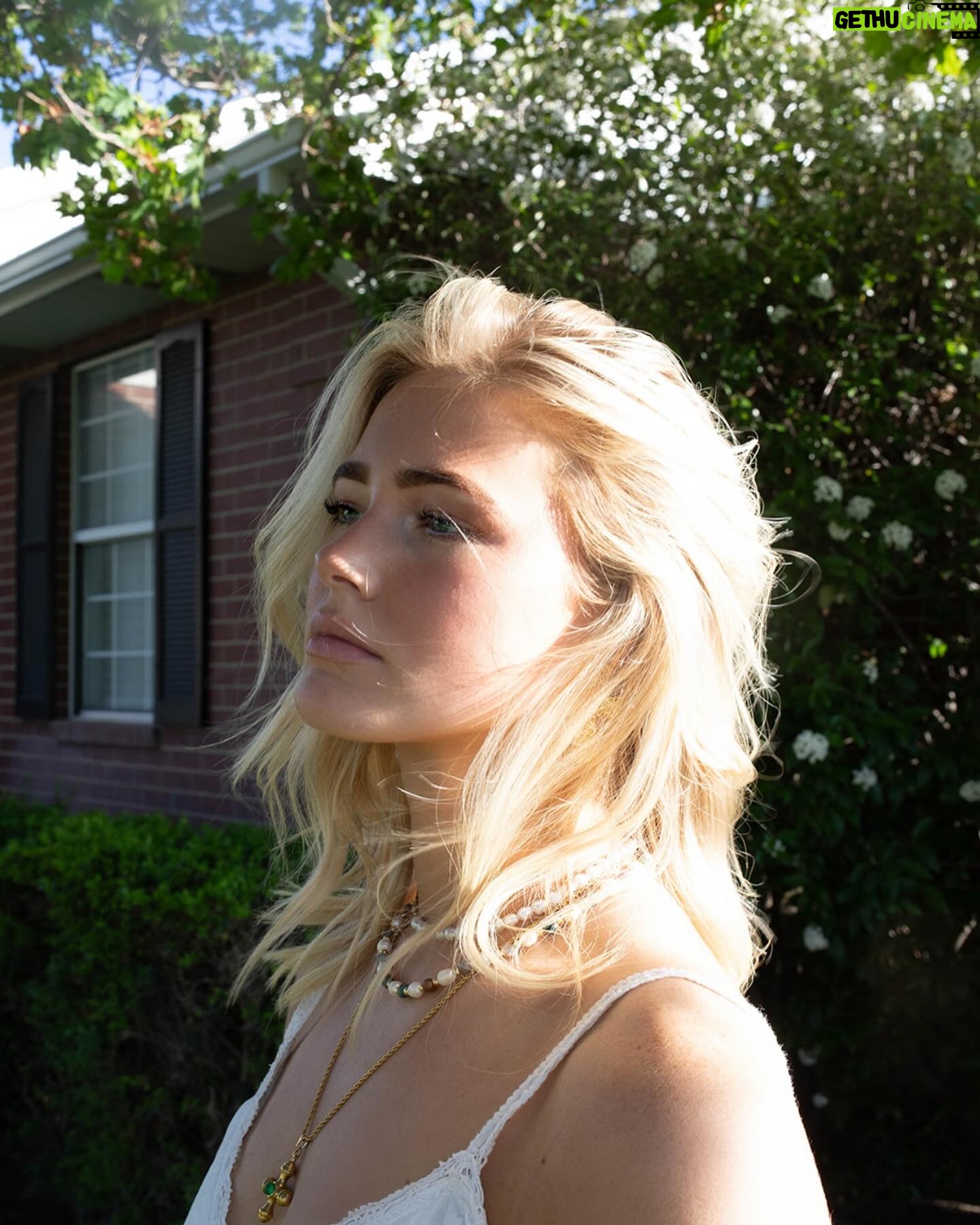 Rylee Arnold Instagram - Living my cowgirl dreams β¨π«ΆπΌπ€ π±π»ββοΈ