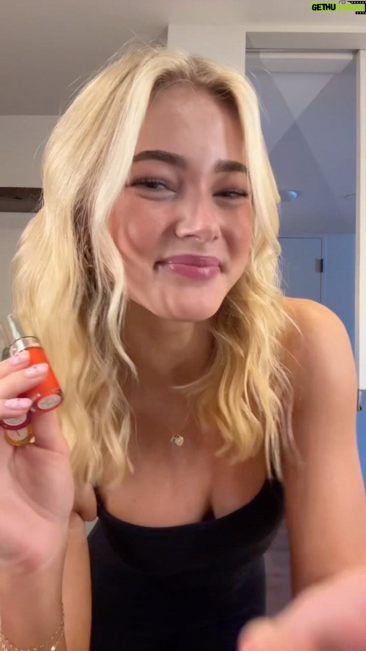 Rylee Arnold Instagram - My favorite everyday lip product from Ulta, the Clarins Lip Oil in shade Passionate Pink! @clarinsusa #ClarinsLipOil #DoubleSerum #ClarinsPartner