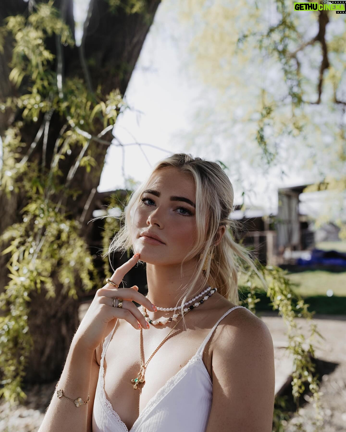 Rylee Arnold Instagram - Living my cowgirl dreams β¨π«ΆπΌπ€ π±π»ββοΈ