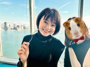 Ryoko Kobayashi Instagram - .
少し前のお祝いごはん。
ぴぇぴぇしてた妹がママだなんてね🤱
いつもお邪魔するレストランの皆さまのおかげで
ベビーと初めての外食ができました😌
美味しくて、景色も良くて幸せ〜☘️
ありがとうございます♡

そして、今日はようやくみなさまにお知らせ📢
ずっとお伝えしたくて、今日のこの日を待ってました😌💕
NHK 2024年度前期 4月1日(月)〜
連続テレビ小説 第110作『虎に翼』
久保田聡子 役で 出演します。寅子の先輩です🐯
祖母が生きていたら、どれだけ喜んでくれただろう
こんな日を迎えられて、嬉しいです。
みなさま楽しみにしていてください。