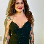 Sónia Tavares Instagram – Deixo aqui a fotografia desta estampa, para provar que, nem sempre ela é uma badalhoca mal arranjadona.  Uma excelente semana, é o que vos deseja esta vossa amigalhaça, metade amiga, metade palhaça 🤡✨