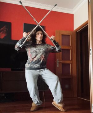Sónia Tavares Instagram - Não deixem de botar cruzinha hoje. 
Até este Sid Vicious de Alcobaça vai exercer o seu direito e dever de voto.  Votem em quem votarem, não deixem de levar em conta quem realmente sofre e sua as estopinhas. 
Não vão de pantufas. 
Para quem tiver curiosidade, são uns brincos novos que comprei na moda Lisboa 
@cristiano sei que te vou fazer falta em junho 🥲
#xutos