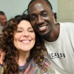 Sónia Tavares Instagram - Acho que o @ederlopesoficial devia ter passe vitalício nos transportes, comer nos restaurante à borla para sempre e, gaz, luz e água gratuitos. E azeite. Porque nunca lhe vamos conseguir agradecer devidamente a alegria transversal e absoluta que deu ao país. E arredores.Hoje é Domingo de Ramos. Pensem nisso☝️ E 🦭- CA OI O ÉDER 🧀-IJO OS 🔥-GO DEU #desconfia