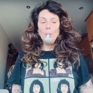 Sónia Tavares Instagram - Como hoje é meu aniversário, qualquer um pode assistir meus vídeos privados gratuitamente e sem parar (👈isto, era uma piada aos bots, mas percebi que foi péssima porque tive que a explicar. No entanto, muito obrigada pelas felicitações 🥰) 
#eu#roBOT
