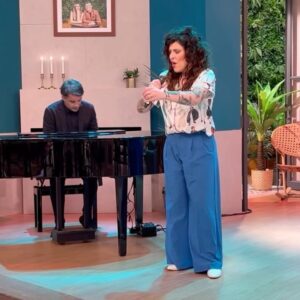 Sónia Tavares Instagram - Hoje recebemos na nossa Casa o projeto @amaliahoje 🎤

É impossível não ficar rendido/a à voz da @soniatavaresofficial 😍

📸: @marcofonseca_photo 
#casafeliz #amalia #amaliahoje #musica