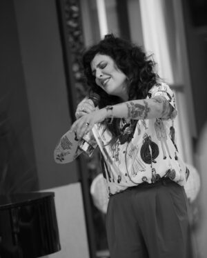 Sónia Tavares Instagram - Hoje recebemos na nossa Casa o projeto @amaliahoje 🎤

É impossível não ficar rendido/a à voz da @soniatavaresofficial 😍

📸: @marcofonseca_photo 
#casafeliz #amalia #amaliahoje #musica