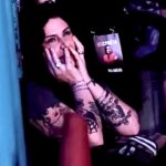 Sónia Tavares Instagram - Se todos olhassem para a sua gaja como eu olho para a @joanamarquespic não havia tantos divórcios. Obrigada por me teres incluído nesta trupe de gente esquisita como eu. Parabéns pelo incrível espectáculo. Qual Chappelle, qual caraças. A dimensão deste feito, é única no planeta. Long live the queen ✊ a propósito, saí em braços porque tenho uma rotura de ligamentos no joelho e não porque, como algumas pessoas sugeriram, estava bêbeda. O que na realidade tinha sido preferível, que apesar de já contar com ressacas de três dias só por beber um capilé, sempre são mais baratas de curar 😛 Viva a pequenina dos infernos!!!! ❤️ #desconfia 📸3⃞4⃞5⃞ @joaopmoutinho