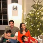 Sıla Şahin Instagram - Merry Christmas from my family to yours.. ❤️✨🎄🎅🏽