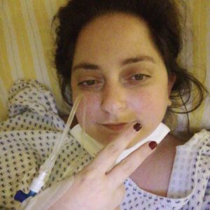 Sıla Şahin Instagram - Hallo ihr Lieben, 

Melisa leidet seit zwei Jahren an Long Covid/ ME/CFS. (Eine neuroimmunologische Erkrankung)

Sie kann nicht mehr raus, braucht im Alltag Hilfe, ist die meiste Zeit ans Bett gebunden und leidet unter starken Schmerzen.

Da die Krankheit noch nicht erforscht ist, sind alle Therapien als Heilverfahren angesehen und werden nicht von der Krankenkasse übernommen. Mit einer Blutwäsche hat sie wieder eine Chance, gesund zu werden.

Deshalb hat sie jetzt eine Spendenaktion gestartet.  İch würde mich sehr freuen, wenn ihr auch spenden könntet, damit sie ihr altes Leben wieder zurück bekommen kann . Jeder Euro zählt meine Lieben . Gemeinsam können wir helfen . 
In meiner Bio und in meiner Story findet ihr den Spendenlink 🙏💫 Vergesst nicht jeden Tag eine gute Tat 🤗 🪄✨
Einen Ausführlichen Bericht zu ihr findet ihr in dem Link . 

Vielen Dank! 

Eure Sila 😘