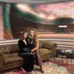 Sıla Şahin Instagram - Meine Lieben heute kommt was nettes auf @skysportaustria Sky Sport Austria 1 📺 ✨⚽️, moderiert von der bezaubernden @kimberlybudinsky schaltet ein um 20 Uhr gehts los . Es wurde über Fussball , Family und Jobs geplaudert .. #ichmalganzprivat #fussball #talk #skyaustria #abseits #tvtipp kenne mich eh gut aus im Fussball 🥅 🏟️ 😅 TSCHÜSSI tschüss eure Sila