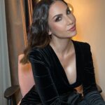 Sıla Şahin Instagram - Sende Euch Liebe 🧡 ganz viel Liebe 🧡 #goodvibes #vienna Danke @makeupartistleonita.adeh für mein tolles Makeup 💄