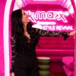 Sıla Şahin Instagram – Hello Fashion Lovers ! 

Morgen läuft die 2. Folge von  @daisydeeofficial 
Style Revival  für @tkmaxxde 
schaltet ein um 12.30 bei @sixxtv oder  @joyn.de 
Ich hatte die Ehre dabei zu sein und die wunderschöne Suzan zu treffen und wir hatten wirklich Spass . Bin gespannt was ihr zum Look sagt . 💗 
Make-up by @krissivanderviven 
Outfit by @ninajensenstyling