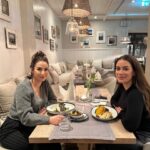 Sıla Şahin Instagram - Eat pray love … @miss.c.soho 😍 #mantrameditation #spiritualgrowth