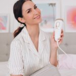 Sıla Şahin Instagram - Anzeige/ Nach einigen Wochen kann ich euch endlich von meinen ersten Erfahrungen mit dem Silk-expert Pro 5 IPL von @braun_deutschland erzählen. Dadurch, dass ich es überall nutzen kann, kann ich nun wöchentlich die lichtbasierte Behandlung nutzen, ohne dass es mir viel Zeit raubt. Und ich kann auch schon echt einige Erfolge sehen 😍. Es ist nahezu schmerzfrei und gegen meine dunklen Härchen sehr effektiv 💪. Freue mich schon jetzt im Frühling #glattgeflasht zu sein 🌸. Mehr Infos findet Ihr in meiner Story.
