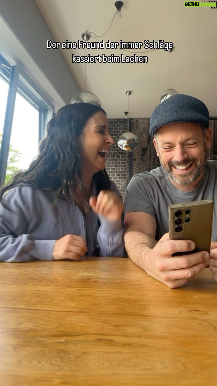 Sıla Şahin - 2K Likes - Matze @matthias_brueggenolte und Icke während unserer Drehpause bei @alleswaszaehlt is immer lustig mit ihm #lachflaschdestodes #lachflash #totalschaden #rufdensanitäter #witchythings 🤣 @ufa_production