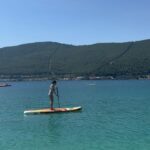 Saadet Işıl Aksoy Instagram - Keyifse keyif, partiyse parti, sporsa spor, çeşit çeşit aktivite.. (o şişme zamazingonun zirvesine çıktık bu arada ama biraz uzun sürdüğü için kayıt yok😬) Harika bir grup insanla müthiş bir tatil, müthiş bir yaz açılışıydı. Teşekkürler @inankirdemir @lofficielturkiye 🤍 #davet #prgift