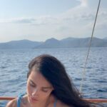 Saadet Işıl Aksoy Instagram - Paralel evrenlerden birinde ben hala bu tatildeyim.. 🐳