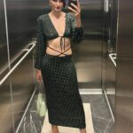 Saadet Işıl Aksoy Instagram - Instagrammable bir gece daha.. 🥝🐉🪲 Teşekkür ederim @tugce.kilincli ve @beymen 💚