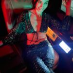 Saadet Işıl Aksoy Instagram - Instagrammable bir gece daha.. 🥝🐉🪲 Teşekkür ederim @tugce.kilincli ve @beymen 💚