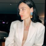 Saadet Işıl Aksoy Instagram - Confident, damn, she lethal.. 😉💃🏻💋
