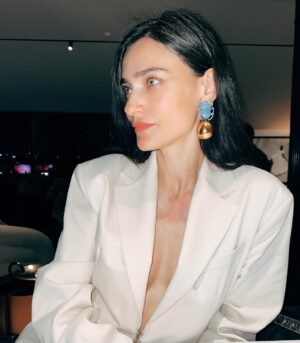 Saadet Işıl Aksoy Instagram - Confident, damn, she lethal.. 😉💃🏻💋