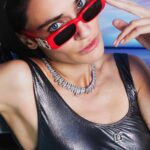 Saadet Işıl Aksoy Instagram - E artık hadi.. Yaz.. ☀️❤️💙🌊 Beymen Summer Glam, sizi ışıltısıyla baş döndüren bir yaz yolculuğuna davet ediyor. Gün ışığında kristal gibi parlayan mavi sulara kaçış başlasın… #BeymenSummerGlam