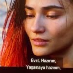 Saadet Işıl Aksoy Instagram – Her zaman böyle danslı, zıplamalı, kahkahalı, şımarmalı değildi tabi malum. Ama kişisel tarihimde şu anlar gözümün önünde bi’ kalsın. Haydi devam, videonun sonundaki hisle nicelerine! 🐥 #happynewyear