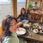 Saadet Işıl Aksoy Instagram – Alors on danse.. 🩵💃🏻💚
