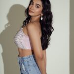Saanve Megghana Instagram - POV : Grew up watching Yash Raj Films! 💃 . . Team 🫶🏻 Photographer @santosh_untitled Stylist @leenanakka_ Hair and Makeup @the_sunkist_