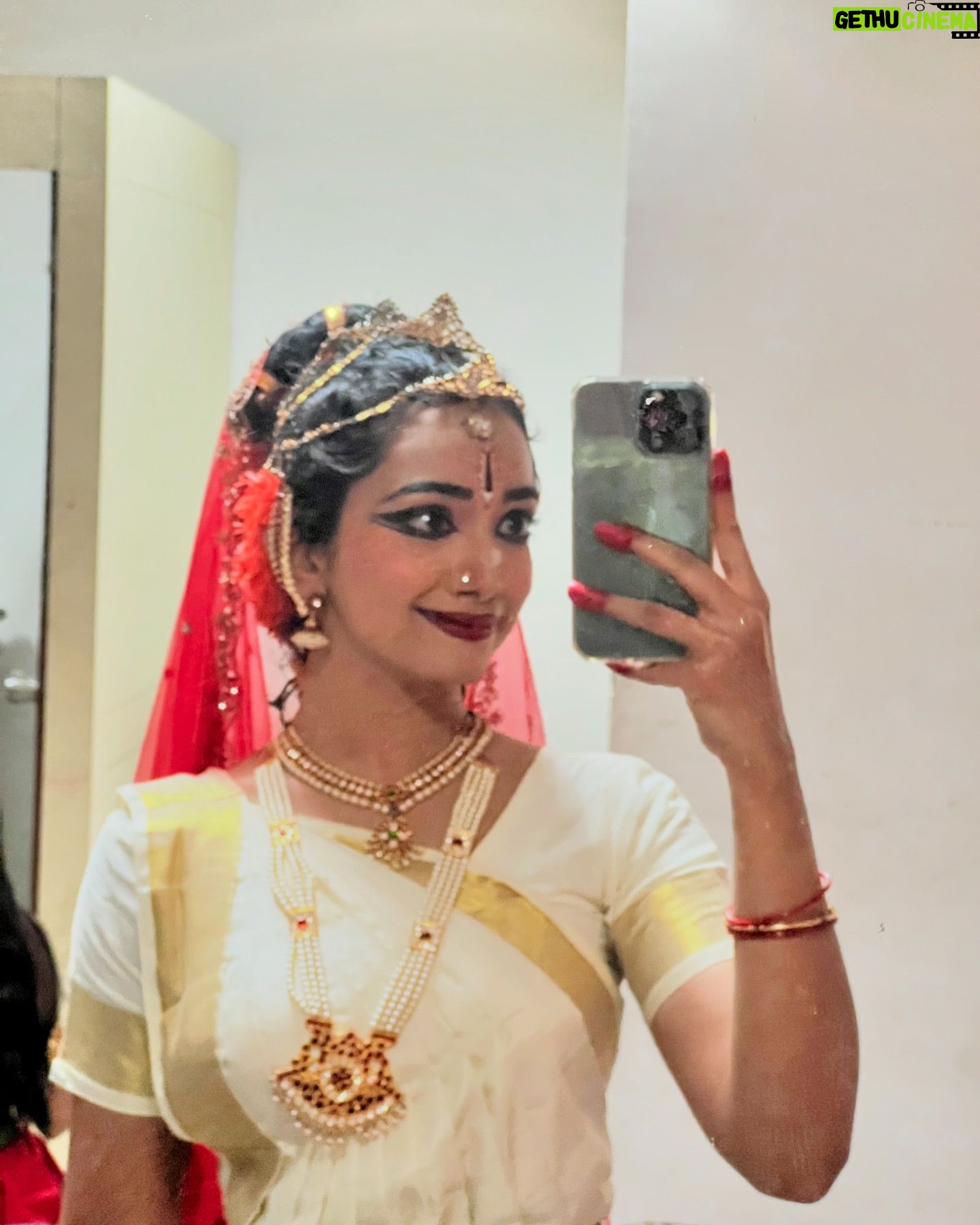 Saanve Megghana Instagram - SHOWCASE OF RAMAYANA! Honored to play Sita Devi in one of the sequences. π Thank you @studentsofsumadhura for this opportunity. Thank you @sravyamanasa garu and @goutham_maheswar sir for pushing me to do my best. Had a great summer workshop at @ira_studios_india π«Άπ» PC : @malavika.nambiar β€οΈ #Ramayana #Sita #Play #Drama #Dance #Stage #BTS #instagram