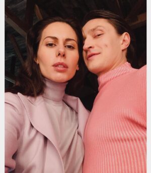 Sabina Akhmedova Instagram - Вчера я закончила сниматься в новом проекте, с любимым партнёром @chursin_yury Просто признание ему в любви и благодарность. С Юрой я снималась чаще, чем с каким-либо другим актером и это всегда большое удовольствие, как профессиональное, так и человеческое. ❤️ #фотоизархива