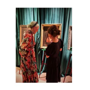 Sabrina Bartlett Instagram - N a t u r a l 🌗  R e n a i s s a i n c e 

Had the honour of sitting for a renaissance style portrait by the amazing @claireluxtonart 🖼 

Bejewelled in the stunning new Natural Renaissance collection by @salome_designs 🖤 

The Natural Renaissance represents a new era of equality and social responsibility which includes the protection of species, our planet and embraces diversity.
A portion of the proceeds will go to the charity The Cross River Gorilla Project to protect the world's most endangered gorilla and their rainforest habitat. 

Wearing the gold plated Sabrina necklace in moonstone, freshwater baroque pearls and swarovski scarab crystals in amethyst 👑