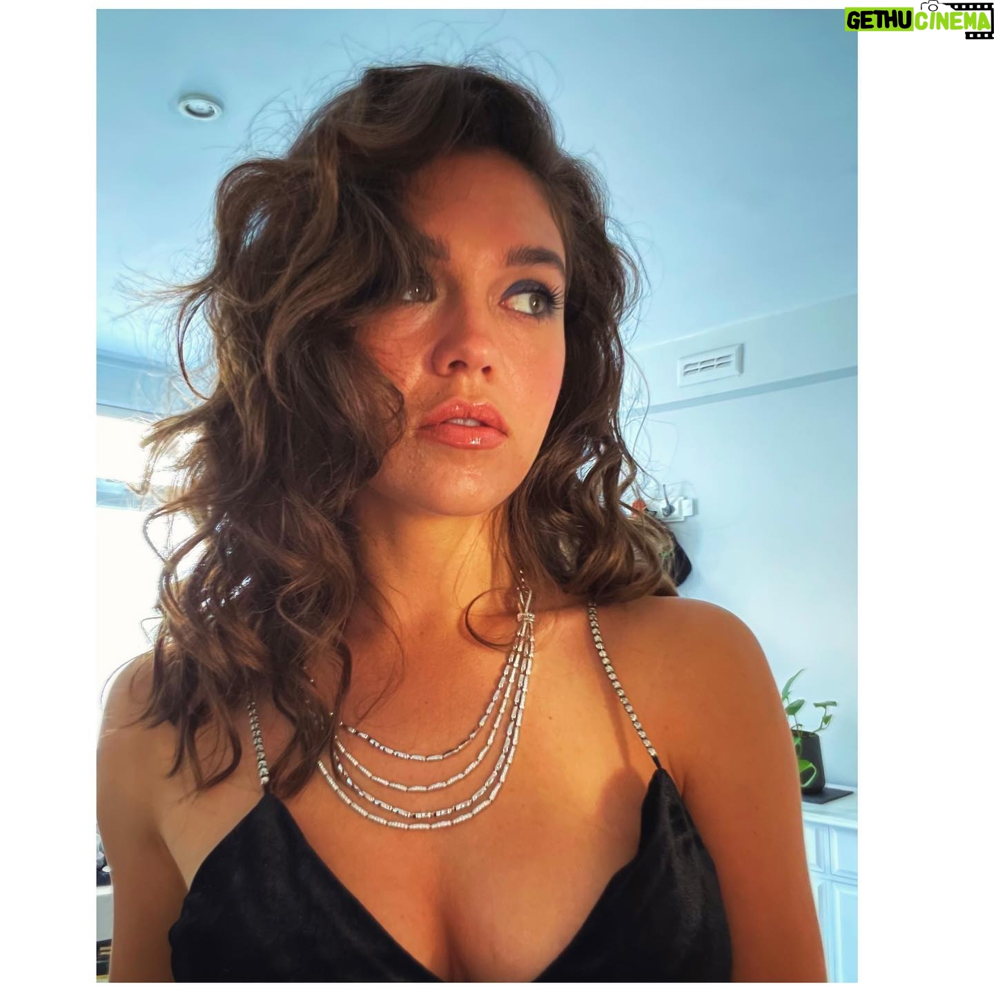 Sabrina Bartlett - 4.4K Likes - Hello 2023🎩