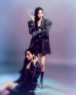 Sabrina Cheung Instagram - 與 @imperfect_mag 從新歌《講呀講呀》切入討論愛情，然後又從厭世代聊到年輕人物欲低下和躺平的現象，短短的訪問涉獵了很多的話題。（很跳，很切合我本人( ̀⌄ ́)

發現自己是個很喜歡做訪問的人，總是可以在表達自己想法的同時好好整理一下思緒，或者重新檢視自己正處於一個如何的狀態和階段。

make up by @_chansan_ 
hair by @keith_wong_hair 
photo by @ssamtso 
styling by @natalietang