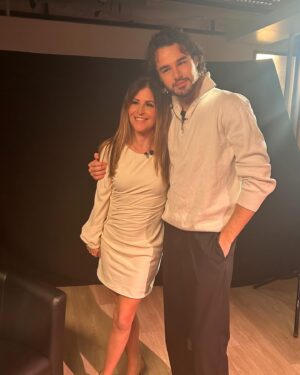 Sabrina Perquis Instagram - Il y a des rencontres qui marquent et vous donnent un shot d’énergie inqualifiable... après Anthony Colette , Ce soir sur TopSanté TV, j’ai le plaisir de recevoir @philippe.croizon : athlète, aventurier, chroniqueur et conférencier. 
Philippe a été Amputé des quatre membres à l’âge de 26 ans suite à un accident, il a décidé de vivre ses rêves en suivant un principe : rien n’est impossible. Pour ceux qui ne le connaissent pas, il a relevé des défis incroyables et accompli de grandes choses que je vous conseille de découvrir.

J’aime ce que je fais pour cette raison : rencontrer et croiser le chemin de personnes dont le parcours vous inspire et vous transmet quelque chose de riche. Philippe est ce genre de personne inspirante et captivante qui illumine tout sur son passage par sa pêche, sa philosophie de vie, sa soif de réalisation et surtout sa résilience. Lui et sa femme sont des personnes incroyables qui nous donnent une vraie leçon de vie, d’amour et de force. ✨

#topsanté #handicap