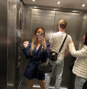 Sabrina Perquis Instagram - Hier c était la dernière étape d un mois et demi intense  entre les médecins, les couloirs de l’hôpital avec deux passages au bloc et le concrétisation d un nouveau projet pro … je suis enfiiiin tranquille pour 3 mois si tout va bien , ça n’a pas été de tout repos mais c’est fait ! Et je suis trop contente !!! Du coup aujourd’hui c’était journée shopping avec ma maman et Loes …. J’ai pas été très présente, mais là je vais avoir un peu plus de temps pour partager par ici comme je le souhaite :) 

✨✨✨