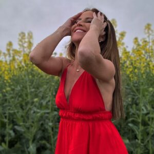 Sabrina Perquis Instagram - On ne peut pas toujours tout contrôler. Alors
Rappelle-toi que parfois, il faut simplement tenter de lâcher prise, libérer ton esprit, et faire confiance au destin… ✨🙏