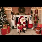Sabrina Bryan Instagram - It just doesn’t get better! I thought we were golden this year for Santa Pics…turns out…not so much! Merry Christmas, better luck next year Santa! 🎅🏼🎄❤️ #doingourparttospreadholidaycheer #seeyasanta #imout #nottodaysanta #santa #christmas2022