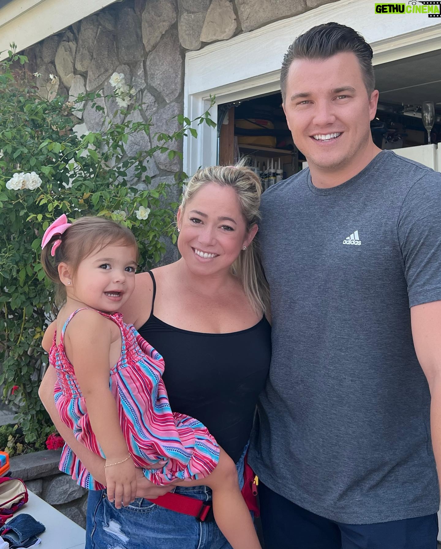 Sabrina Bryan Instagram - Sunshine Saturdays! Starting with our annual Lundberg block party garage sale(fam time)…into a fun day at the @delmarracing (mommy and daddy time) #feelingblessed #happysaturday