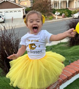 Sabrina Bryan Instagram - Ok, so she might be my mini!! 🤷🏼‍♀️ This little one has my heart and I can’t wait to see her by a big sister to her little brother! 💙🐝💗 #comilliamonroe #bigsisterlittlebrother #babyboy #babyboyontheway #boymom