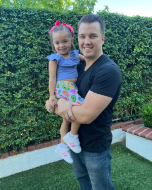 Sabrina Bryan Instagram - Monroe’s First Day of Preschool! 💖 This little one amazes me with how brave she is to “strut” right into new experiences…all while Mommy is having a slight melt down and having to be pulled away from the door by Dad 😭🤣 although I can’t wrap my head around the fact that we are already here…we are SO happy that our baby girl loves her teacher and is sooooo excited to go to school!! ❤️🍎 #latermom #firstdayofschool #minimomheartattack #dontworry #momsdoingok