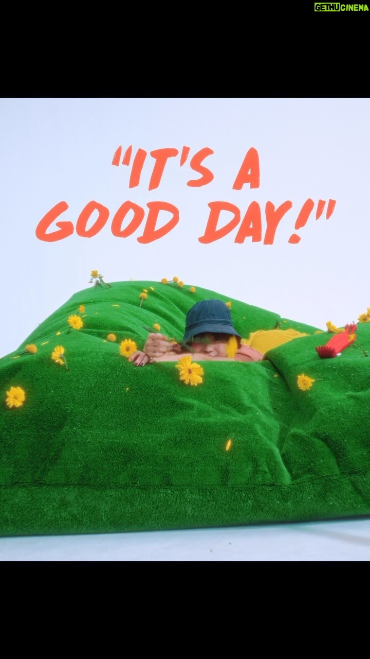 Sabrina Ng Instagram - 【MILK X SPECIAL CREATIVE IN DEC】 “IT’S A GOOD DAY!” 多謝Milk X 邀請💚好鍾意今次呈現到嘅自己🌻 明天29/12 K11 MUSEA開設me ISSEY MIYAKE香港首間獨立品牌店掀開序幕,大家記住留意啦! @milkxhk @meisseymiyake_official #meISSEYMIYAKEHK #ISSEYMIYAKEHK #itsme #PALETTE11 #milkxhk #specialcreative