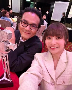 Sabrina Ng Instagram - 受寵若驚🥹
多謝電影攝影師學會頒呢個獎畀我😭
（攝影師眼中最具魅力女演員xd）
我會繼續努力的
同多謝大家整晚嘅照顧
最後特別再想多謝家棟哥（攝影師眼中最具魅力男演員😆）謝謝！

Hair and makeup: @hulda_mua
Wardrobe: @sandroparis @purplepr