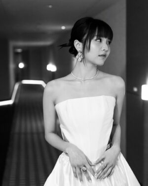 Sabrina Ng Instagram - 記錄多次 @hongkongfilmawards 美妙時刻(⁎⁍̴̛ᴗ⁍̴̛⁎)
冇啦應該( ´▽｀)

Makeup/ @hulda_mua & @guerlain
Hair/ Chorus Ko
Stylist/ @exactly.the.sam
Dress/ Pearl from @aubreybridal
Jewellery/ @chopard
Heels/ @jimmychoo