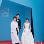 Sabrina Ng Instagram - 記錄多次 @hongkongfilmawards 美妙時刻(⁎⁍̴̛ᴗ⁍̴̛⁎) 冇啦應該( ´▽｀) Makeup/ @hulda_mua & @guerlain Hair/ Chorus Ko Stylist/ @exactly.the.sam Dress/ Pearl from @aubreybridal Jewellery/ @chopard Heels/ @jimmychoo