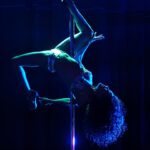 Sabrina Ouazani Instagram - Les amis « Folies Fermieres » de @jp.ameris est enfin disponible en VOD et DVD 🚨🥳 Pour découvrir le Show de Bonnie , l’humour de David @albanivanov et le spectacle de cette joyeuse troupe c’est enfin possible ❤️ @michelebernierofficiel @berengerekrief @philippe_benhamou_ @elsagodard @liselaffont @jbheuet @moussa_maaskri @berthillotludovic … ✨ 📸 @carolinebottaro 🤍 @escazalfilms @apollo_distrib @tf1_studio @les_folies_fermieres
